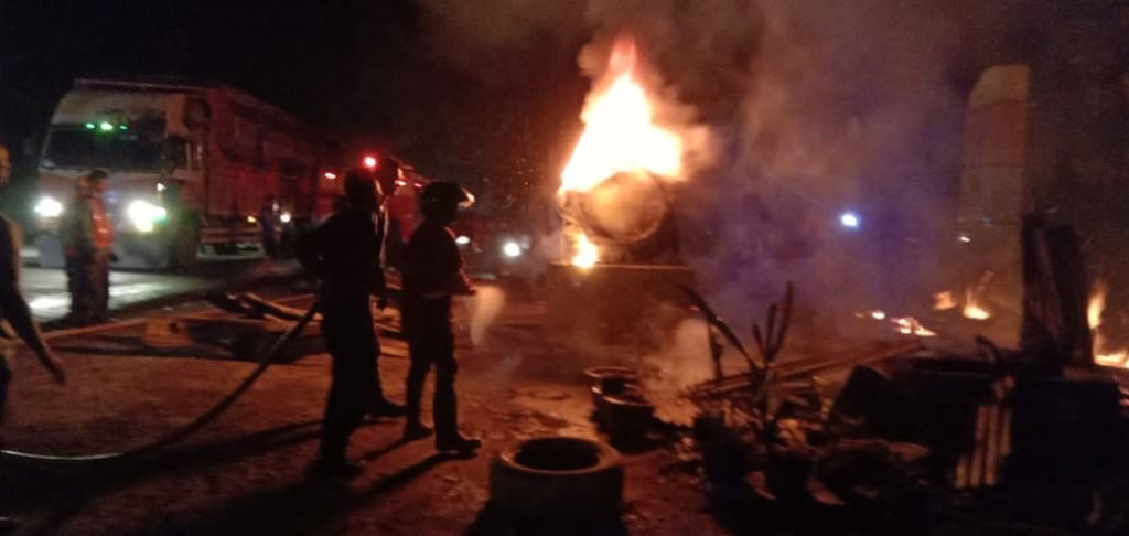 Genset Meledak, Warung Desa Limau Manis Terbakar