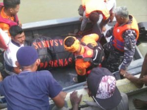 Isak Tangis Pecah, Sambut Jenazah M Rafi