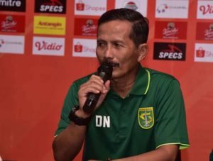Djadjang Nurdjaman didepak dari Persebaya Usai Turun dari Bus
