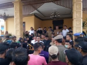 Pilkades Dinilai ‘Curang’, Bupati Minta Sampaikan Bukti