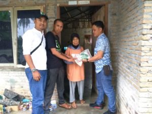 Bupati dan Kapolres Lanjutkan Program Sedekah di Desa Empat Negeri