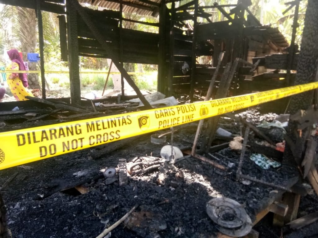 Rumah Terbakar di Desa Guntung, Begini Cerita Cucu Nek Sofiah