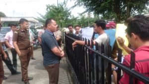 Mahasiswa Minta Tangkap Kades Lubuk Hulu Pemakai Ijazah Palsu