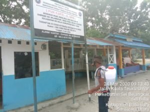 Cegah Covid-19, Dishub Batubara Semprot Disinfektan Diterminal Pembantu Sei Bejangkar