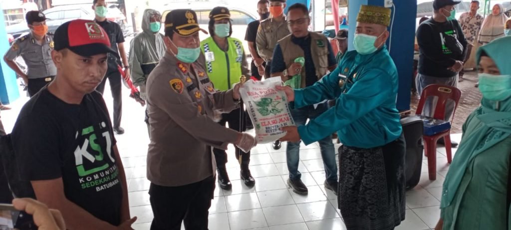 Prihatin Dampak Corona, Kapolres Bersama KSJ Bagi Sembako ke 177 Warga ODP