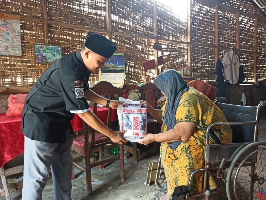 Jelang Ramadhan, KPU Batubara Berbagi dengan Kaum Duafa