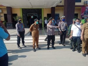 Peduli Dampak Covid-19, Kapolres Bersama Bupati Batubara Serahkan 6500 Paket Sembako