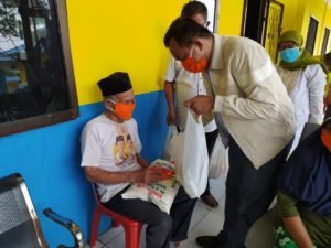 Jelang Rahmadhan, Disdik Batubara Bagikan 50 Paket Sembako dan Masker