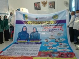 Dinkes Serahkan 10 Ribu Masker, 300 Botol Handsanitizer dan Leaflet ke TP PKK Batubara