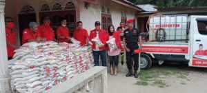 Ketua DPRD Batubara bagi 1,2 Ton Beras Untuk Warga Lansia, Janda Tua di Simpang Gambus