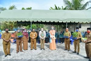 30 Desa Percontohan Terima Benih Sayur dari Zahir
