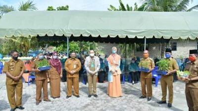 30 Desa Percontohan Terima Benih Sayur dari Zahir