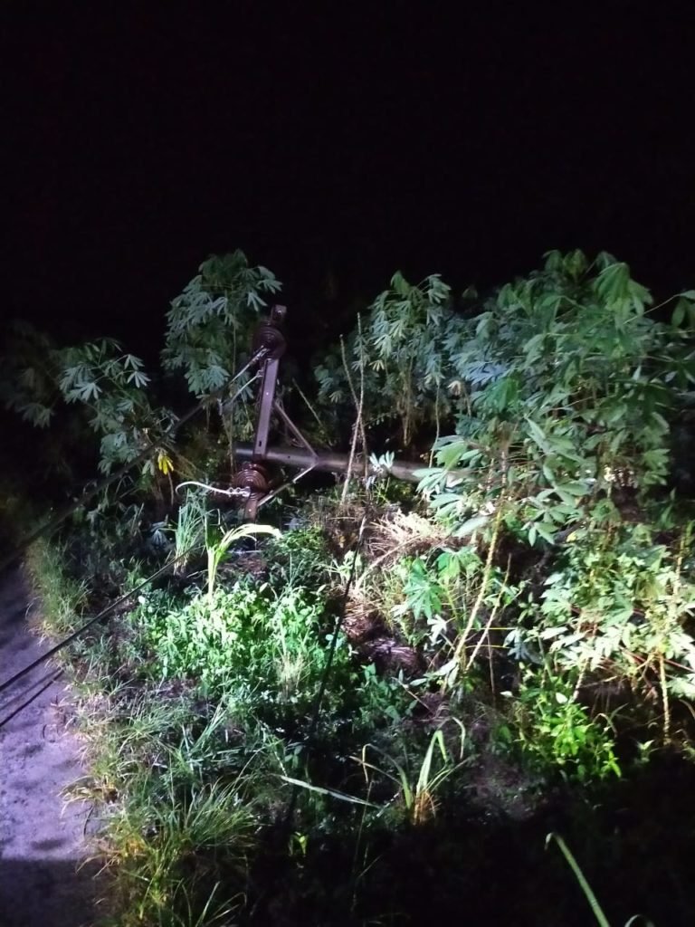 Tiang Listrik Patah, Beberapa Desa Air Putih Gelap