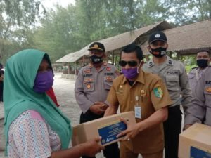 Pemkab Batubara Serahkan 300 Paket Sembako Dari Disbudpar Provsu