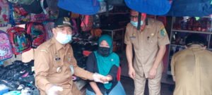 Bupati Zahir Tinjau Rapid Test Warga di Pajak Sore