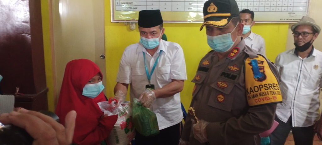 Bupati Bersama Kapolres Beri Sembako dan Resmikan Warung Anak Yatim