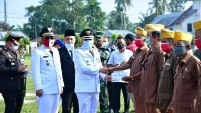 Bupati Serahkan Sertifikat Tanah Wakaf dan Tali Asih kepada 35 Veteran