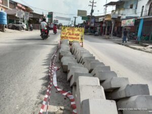 Soal Pembatas Jalan, Camat: Dinas PUPR Harus Secepatnya Memperbaiki