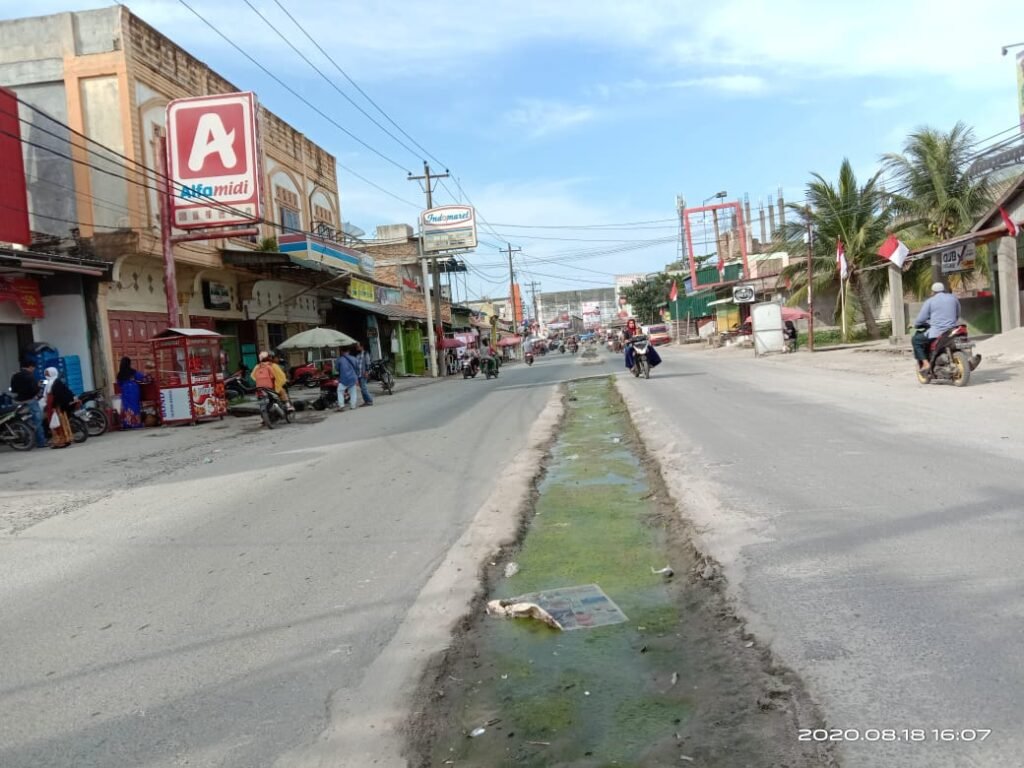8 Bulan Mangkrak, Warga Minta Pembatas Jalan Tanjung Tiram Segera Dikerjakan
