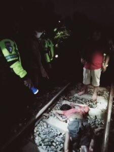 Ketiduran di Rel KA, 2 Remaja Labura Meninggal dan 2 Luka Luka