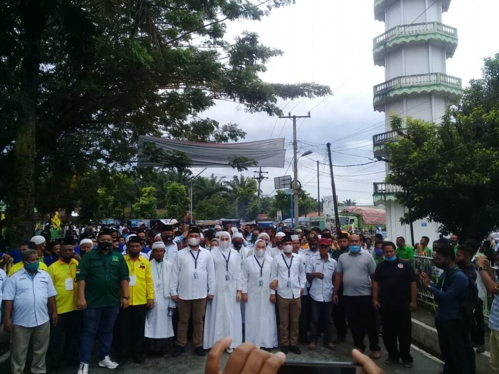 Ribuan Pendukung Mengiringi Paslon Hebat Mendaftar ke KPU Labura