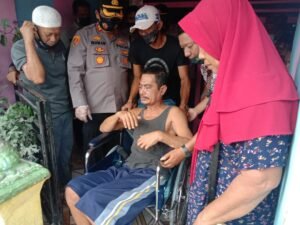 Kapolres Beri Kursi Roda Penderita Lumpuh di Batubara