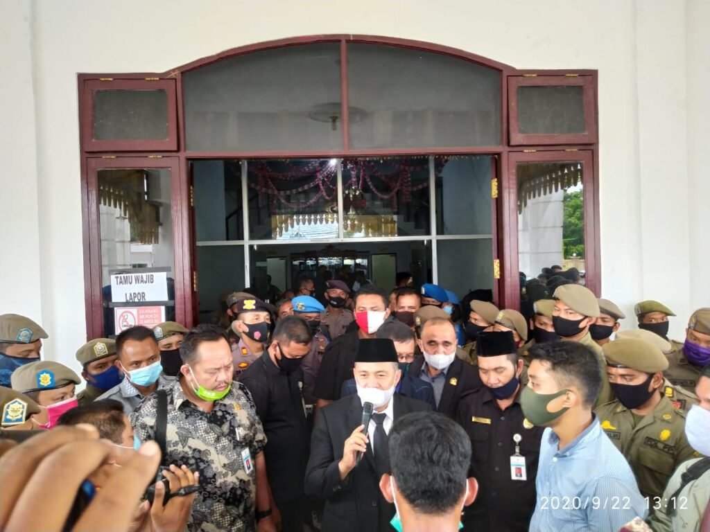 AMPERA Tuding, Zahir Gagal Benahi Dunia Pendidikan