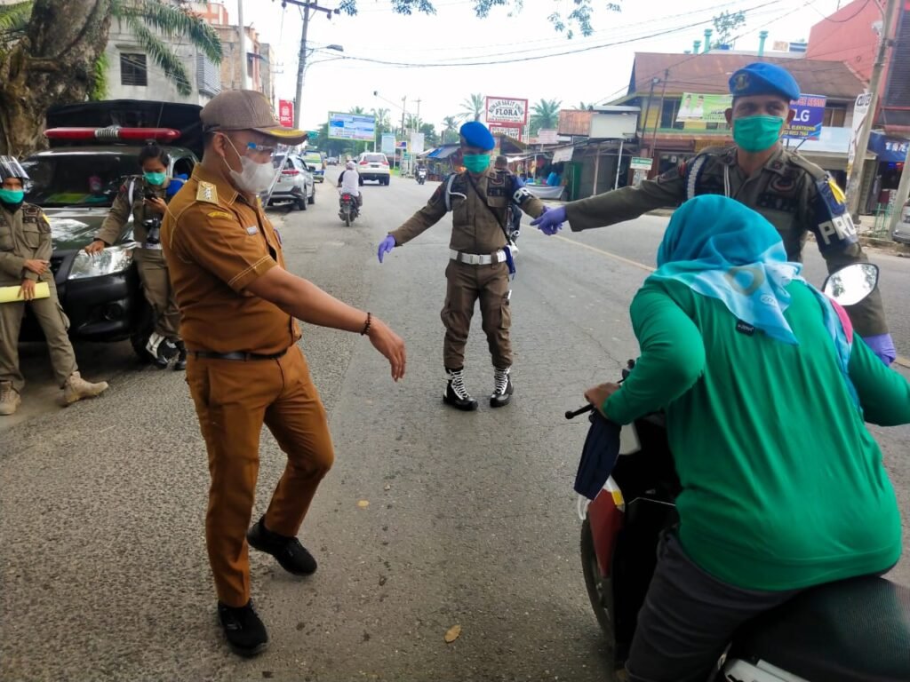 Tim Gabungan Sat Pol PP Ops Jalak Prokes di Labura