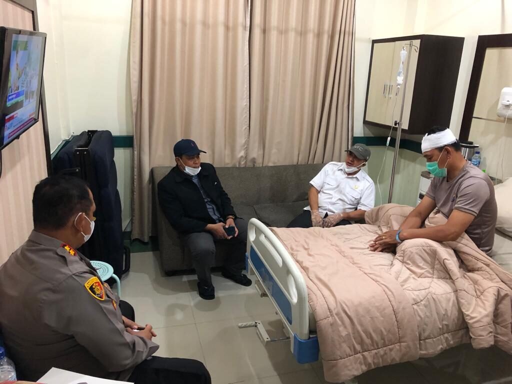 Bupati Bersama Kapolres Kunjungi AKP DP Sinaga di RS Brimob