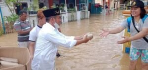 Tim Relawan Hebat Bantu Korban Banjir Dua Kelurahan Aek Kanopan