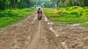 Ribuan Warga Nagori Nanggar Bayu Keluhkan Jalan