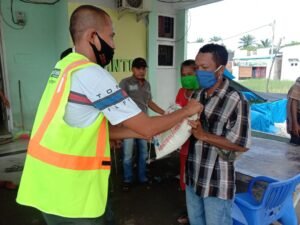 Koordinator KSJ Batubara Berbagi di Gren City Suka Raja