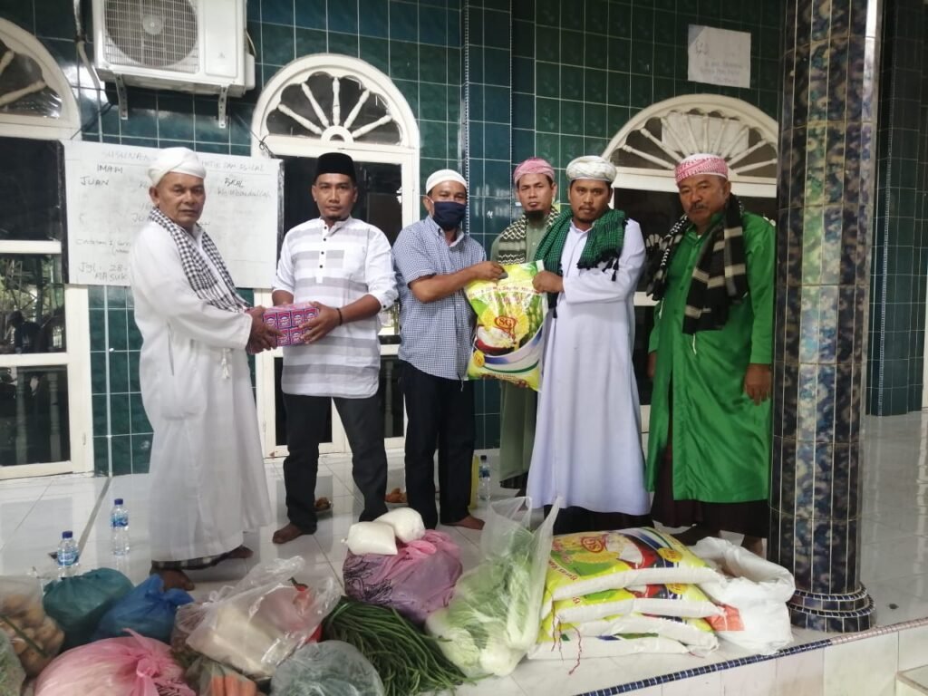 Bupati Labura Beri Sembako ke Persulukan Nurul Qolbu Aek Hitetoras