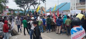 Ratusan Mahasiswa Demo Tolak Omnibus Law di Batubara