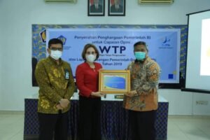 Bupati Labura Terima 2 Penghargaan