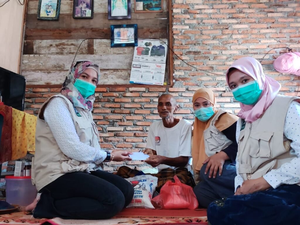 Kartini KSJ Batubara Berbagi Sembako ke Lansia di Labuhan Ruku