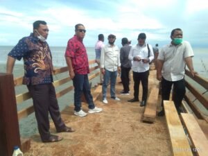 DPRD Tinjau Jalan Produksi Perikanan di Desa Perupuk Batubara