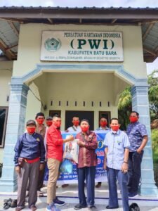 Peduli Masa Pandemi, PWI Batubara Bagi 50 Paket Sembako