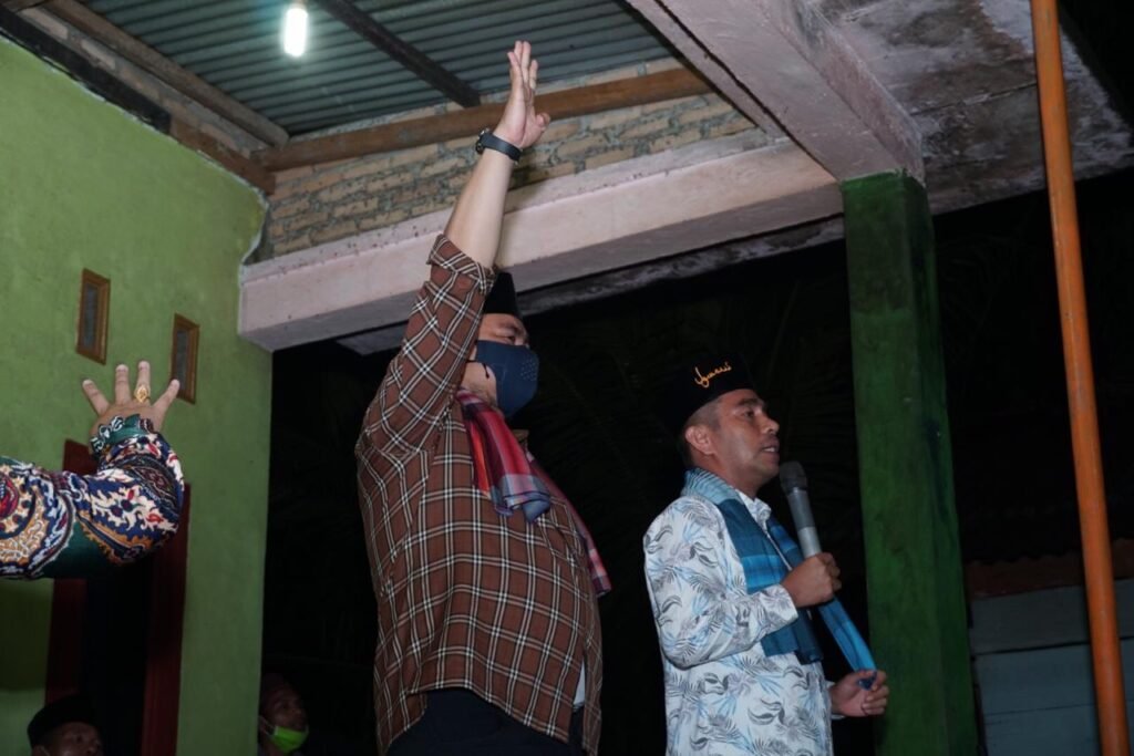 Meski Hujan Lebat, Masyarakat Desa Meranti Omas Labura Tetap Semangat Bertemu Hebat