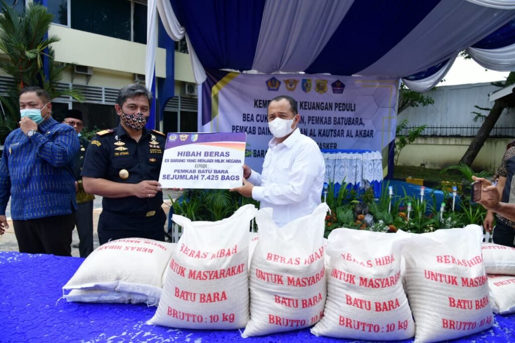 Bupati Batubara Terima Hibah 7.425 Beras