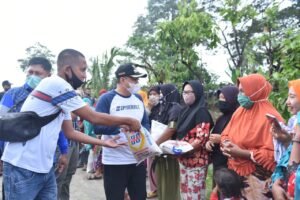 Banjir di Batubara, Bupati Zahir Berikan Bantuan Beras ke Masyarakat Empat Desa