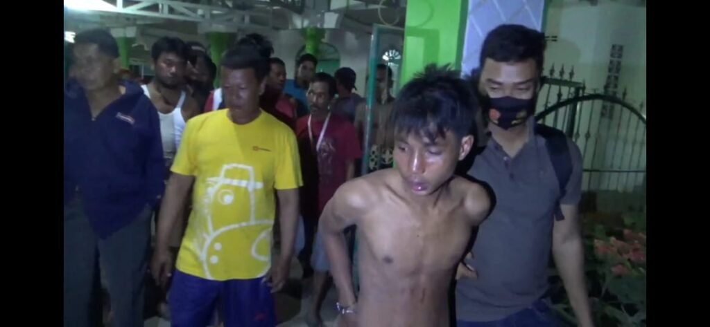 Bongkar Pintu Mesjid Tanah Merah, JH Babak Belur di Massa