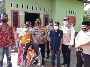 Kapolres Batubara Beri Sembako dan Kursi Roda