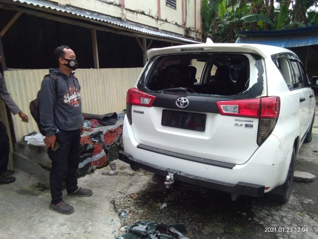 Dikejar Warga, Mobil Innova Putih Ditemukan Ringsek