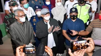 Bupati Batubara Sambut 221 TKI di Pelabuhan Teluk Nibung