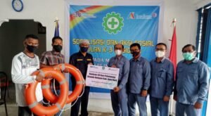 Inalum Serahkan 50 Pcs Ban Pelampung ke HNSI Batubara