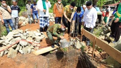 Di Labura, Bupati dan Wakil Letakan Batu Pertama Mesjid Al -Ikhlas