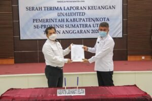 Plh Bupati Labusel Serahkan LKPD ke BPK RI Perwakilan Sumut