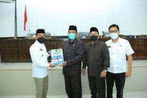 Wabup Labura Sampaikan Nota LKPj 2020