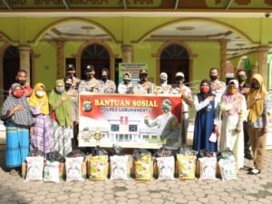 Dua’fa dan Fakir Miskin Diberikan Bansos Polres Labuhanbatu
